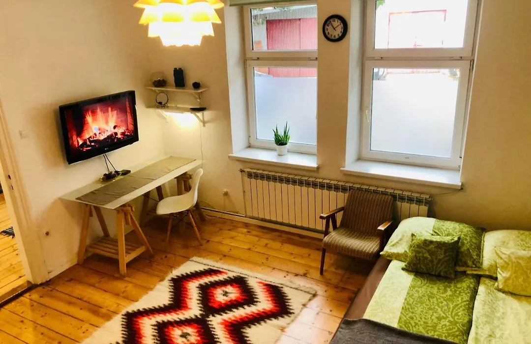 Apartment In Ivy Covered House, Near Old Town-1