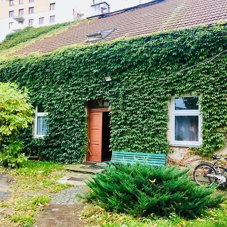 Apartment In Ivy Covered House, Near Old Town-3